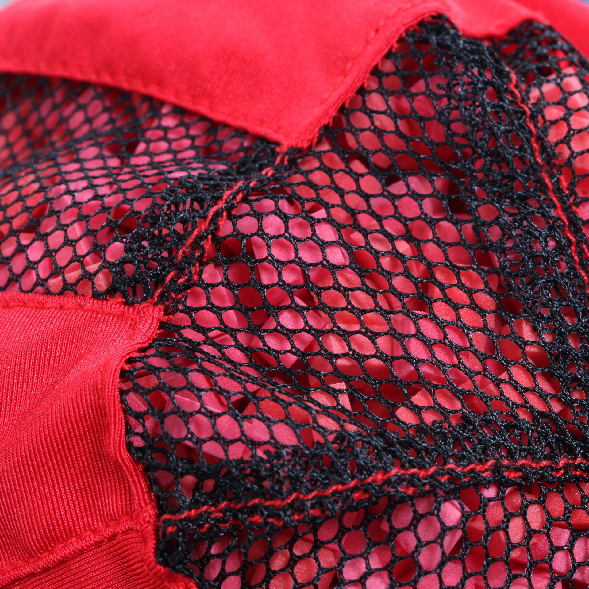 ein bunter Erfolgsbaell aus Nylon in verschiedenen Farben gestapelt, ideal für Jonglage, Therapie