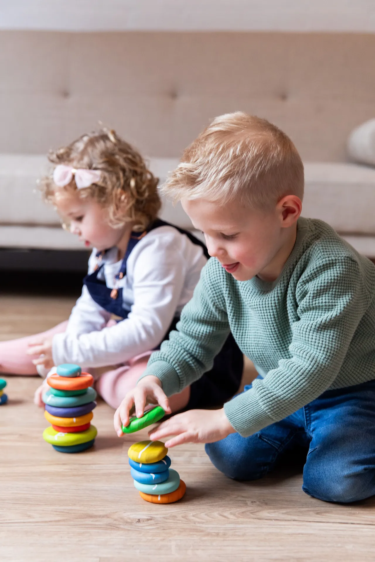 Spielen mit Kieselsteinen
